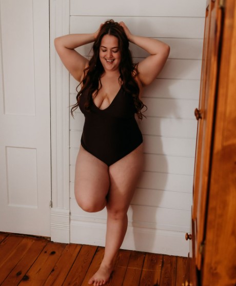The Essential Lake Suit - One piece - Black (size up 1 size)